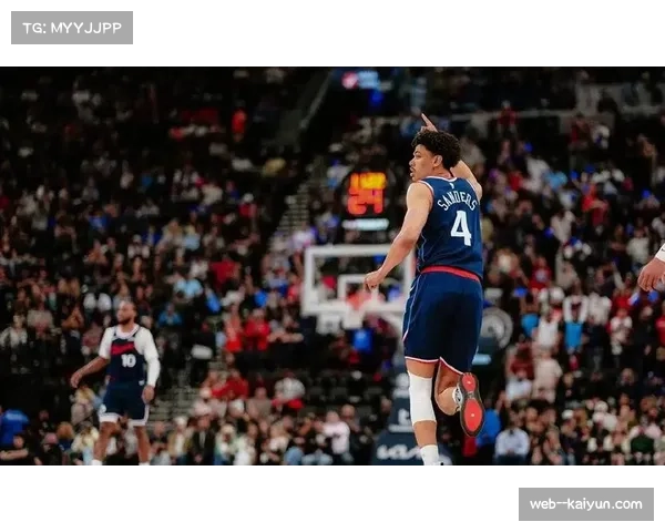 快船三分雨射穿雄鹿：洛佩斯外线开火与伦纳德高效28分统治攻防